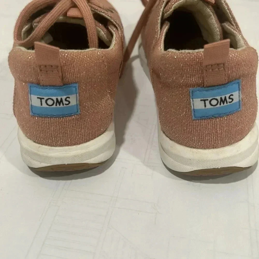 Toms - Picture 6 of 7